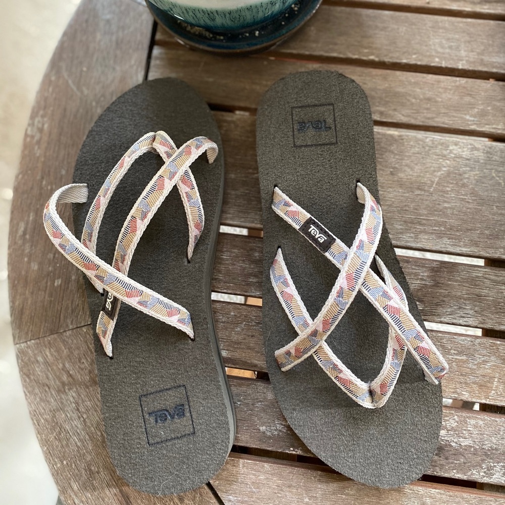 Brand New! Teva Women's Olowahu Flip Flop